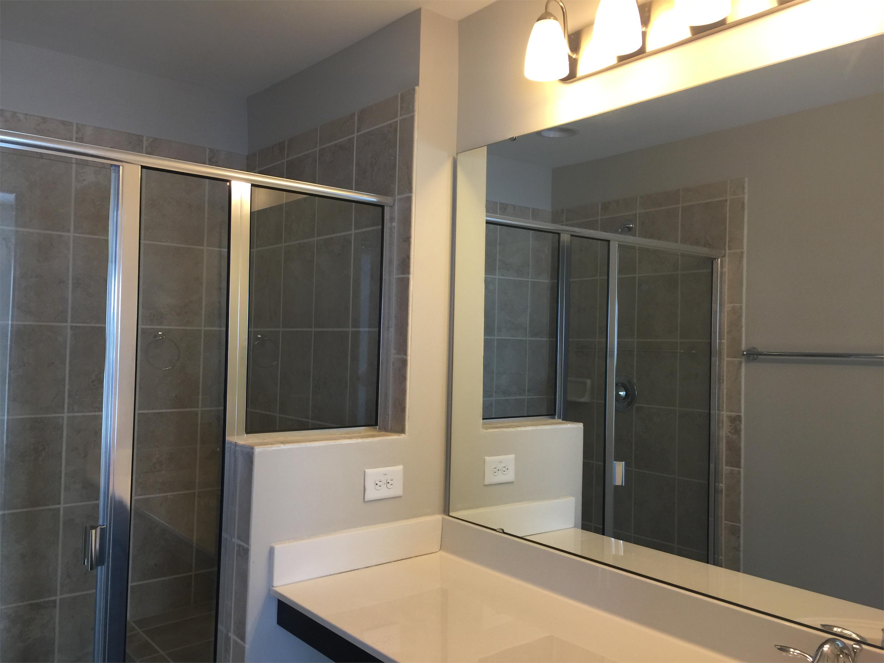 1105 Metropolitan Drive photo 3