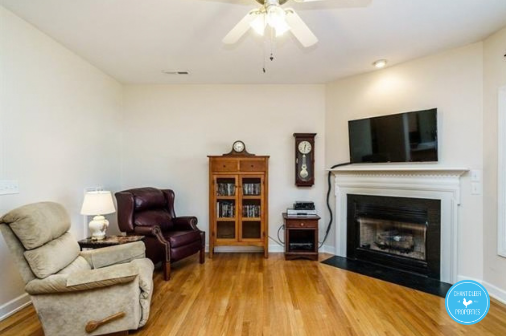 2040 White Pond Court photo 2