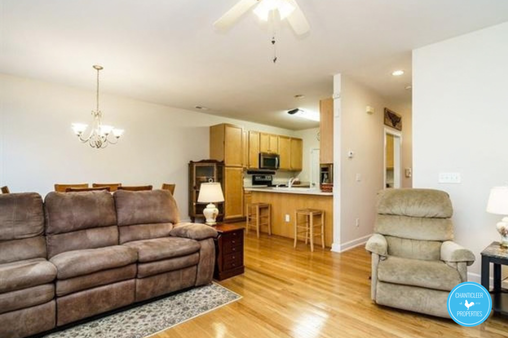 2040 White Pond Court photo 4