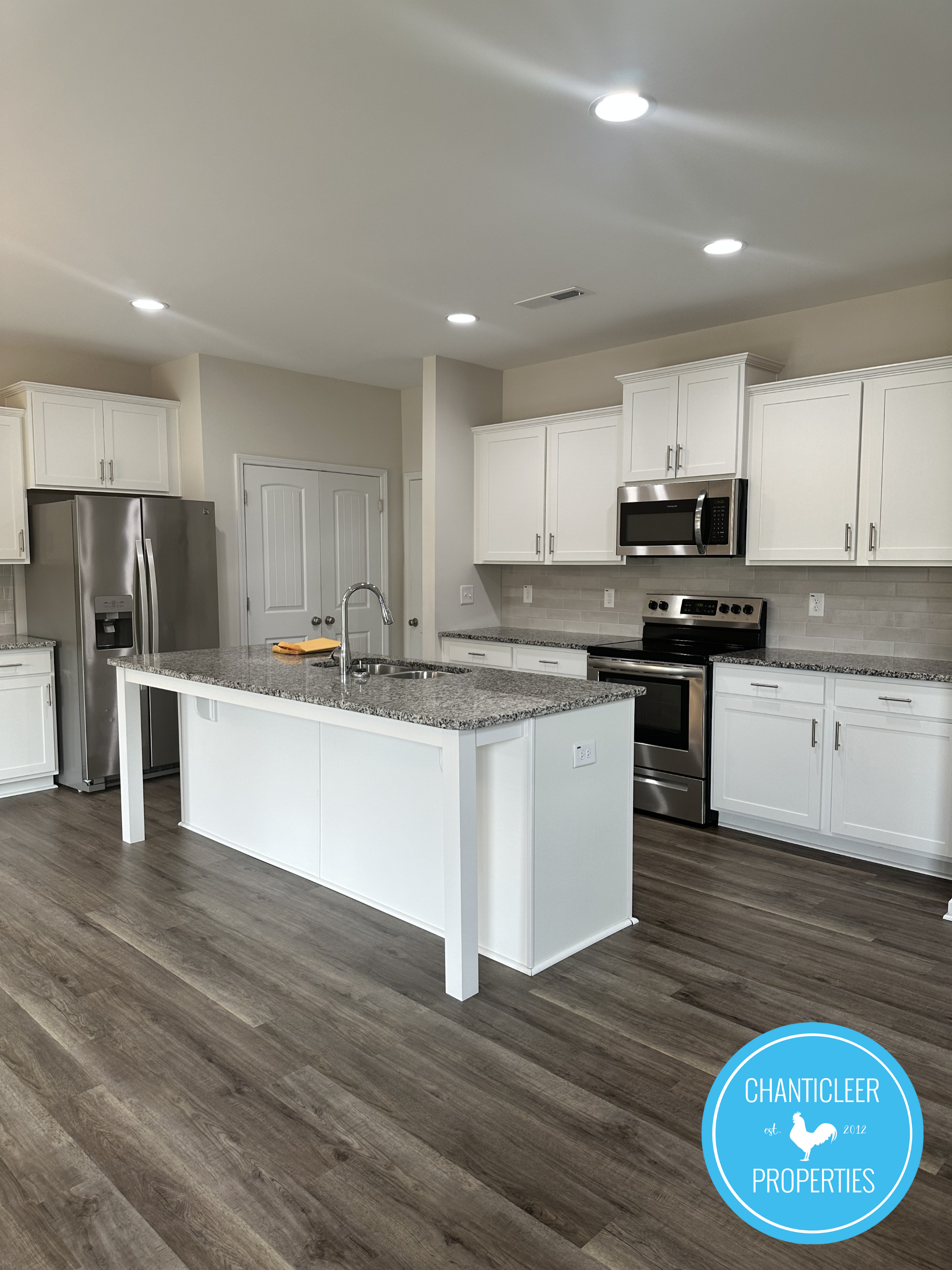 2528 Reynolds Dr photo 2