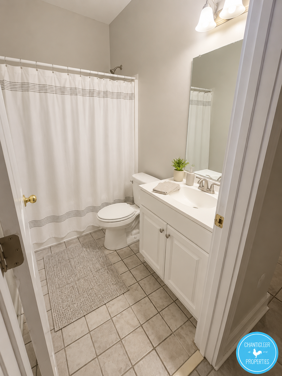210 Bond Street photo 7